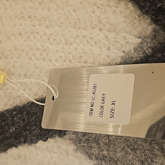 NWT L/C Lizette Collection Fuzzy Cardigan w V-Neck & Silver Discs. XL. GRAY - Picture 9 of 10